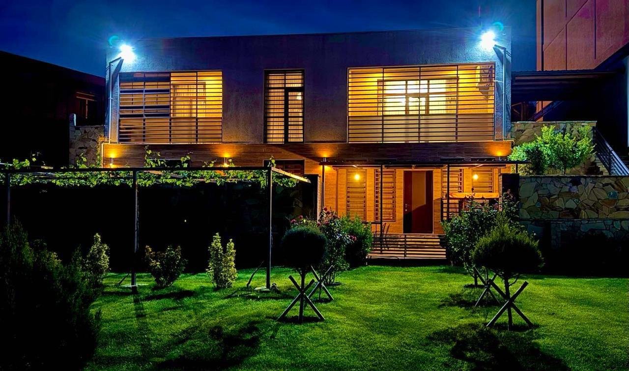 პრემიუმ კლასის ვილა ლისის ტბასთან