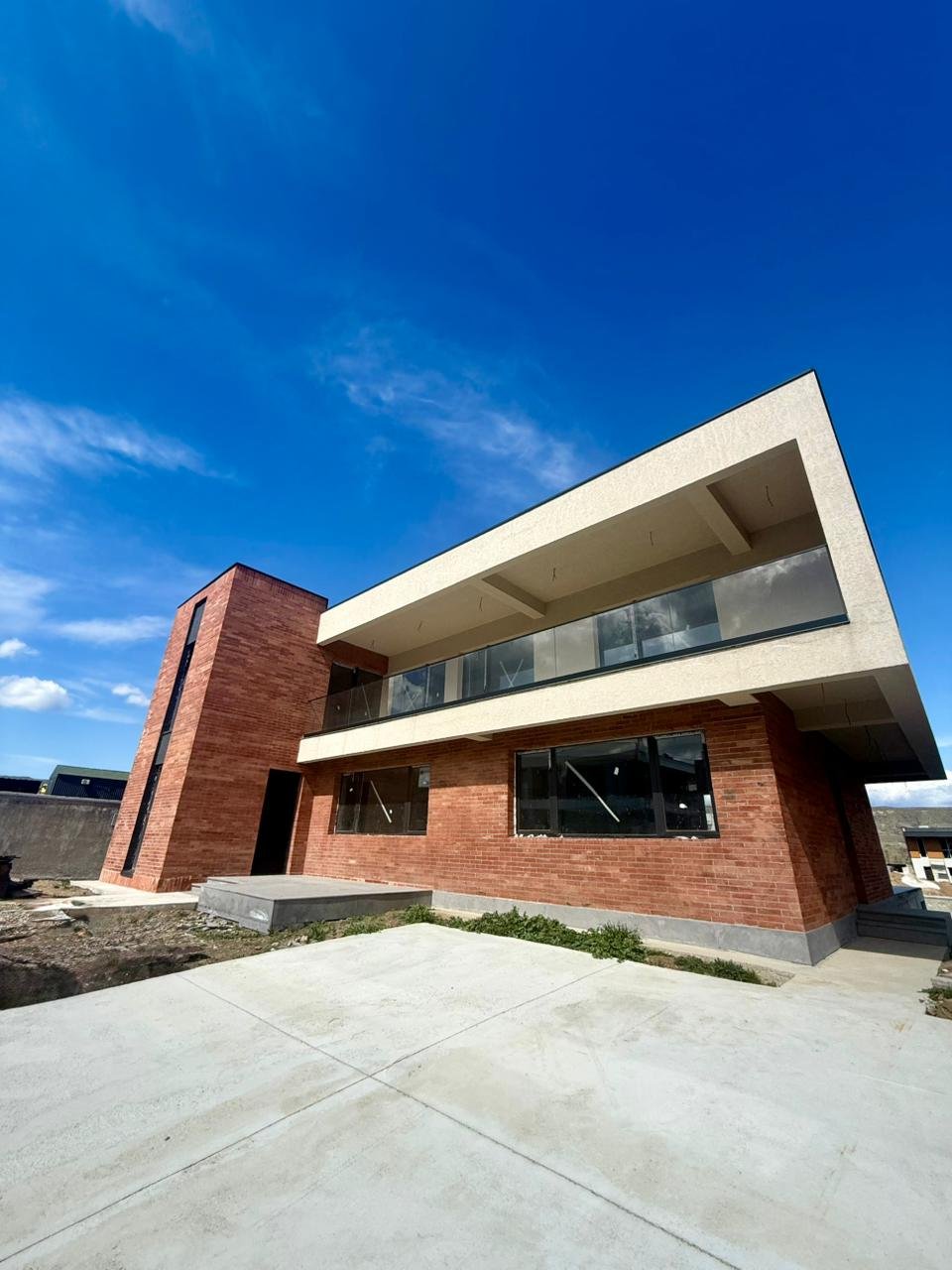 იყიდება 380 კვ.მ პრემიუმ სახლი ლისი ეზოებში, 5 საძინებელი | TbilisiKey