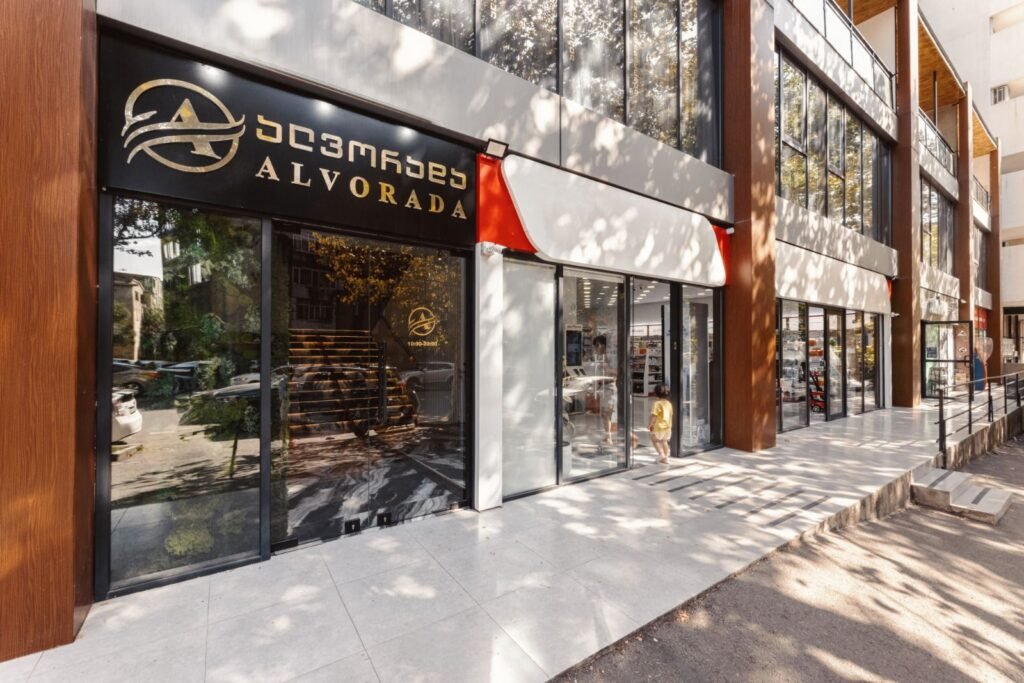 ქირავდება 600 კვ.მ უნივერსალური კომერციული ფართი საბურთალოზე, ცინცაძის ქუჩა | TbilisiKey