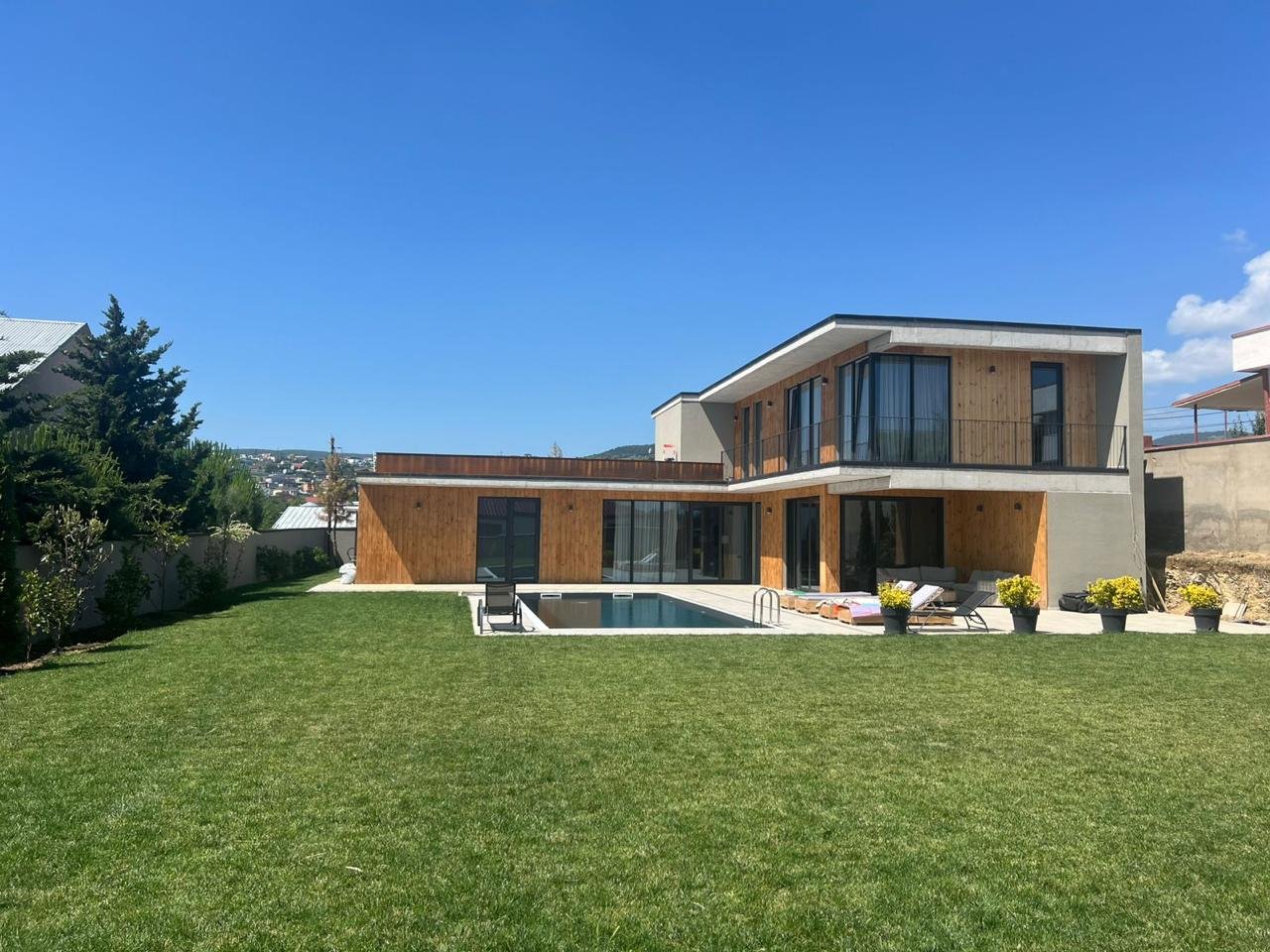 ექსკლუზიური რეზიდენცია შინდისში — სიმშვიდე და ფუფუნება ქალაქთან ახლოს